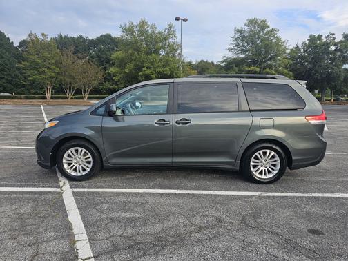 2011 Toyota Sienna XLE