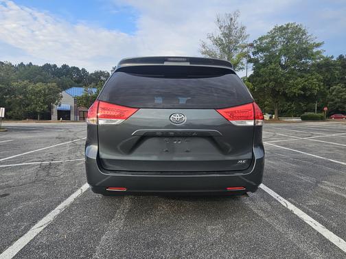2011 Toyota Sienna XLE
