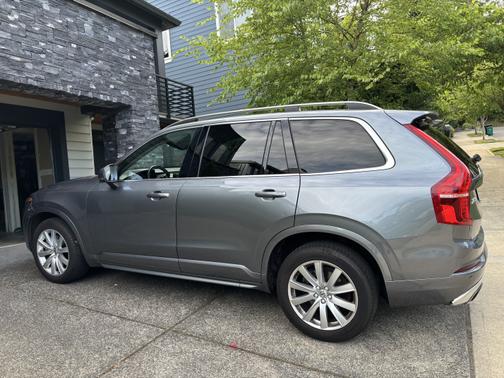 2016 Volvo XC90 T6 Momentum