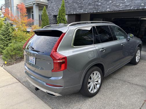 2016 Volvo XC90 T6 Momentum
