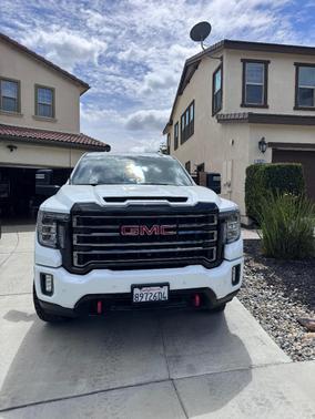 White 2022 GMC Sierra 2500 AT4