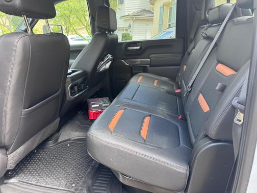 White 2022 GMC Sierra 2500 AT4