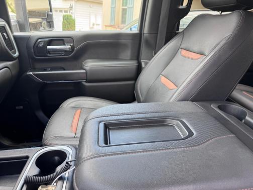 White 2022 GMC Sierra 2500 AT4