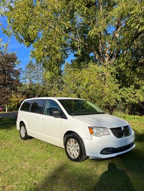 White 2018 Dodge Grand Caravan SE