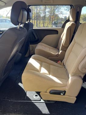 White 2018 Dodge Grand Caravan SE