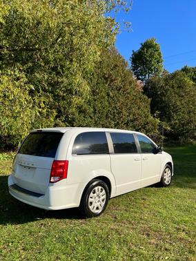 White 2018 Dodge Grand Caravan SE