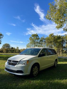 White 2018 Dodge Grand Caravan SE