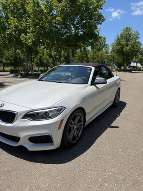 White 2016 BMW M235 i