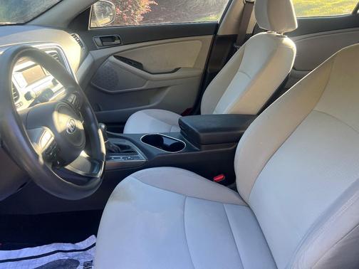 White 2015 Kia Optima LX