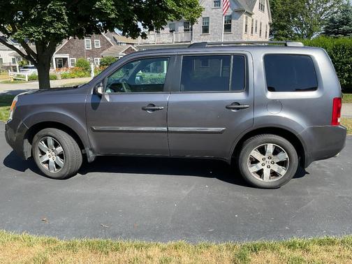 Gray 2014 Honda Pilot Touring