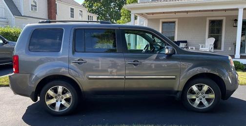 Gray 2014 Honda Pilot Touring