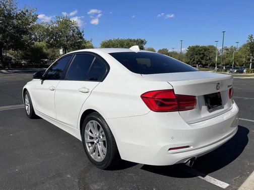 White 2016 BMW 320 i