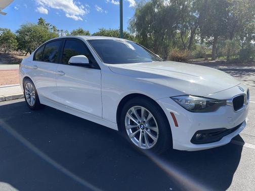 White 2016 BMW 320 i