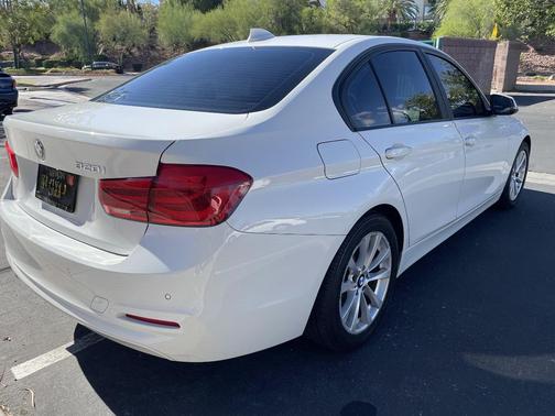 White 2016 BMW 320 i