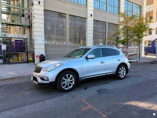 Silver 2017 INFINITI QX50 Base