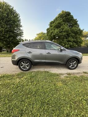 Gray 2014 Hyundai TUCSON SE
