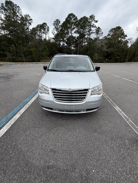 2009 Chrysler Town & Country LX