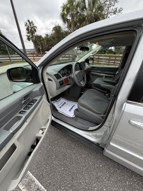 2009 Chrysler Town & Country LX