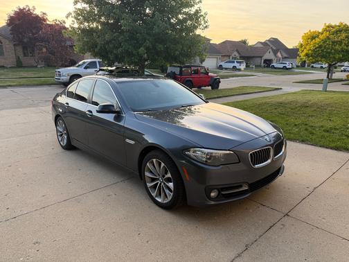 Gray 2016 BMW 528 i xDrive