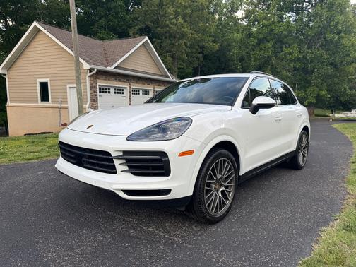 White 2023 Porsche Cayenne Cayenne S Platinum Edition