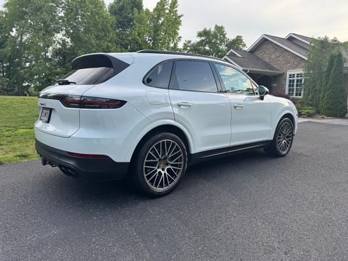 White 2023 Porsche Cayenne Cayenne S Platinum Edition