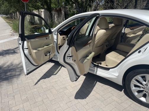 White 2014 Lexus ES 300h Base