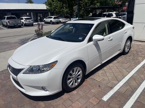 White 2014 Lexus ES 300h Base