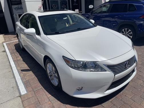 White 2014 Lexus ES 300h Base