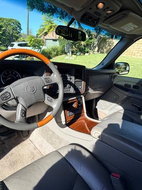 2003 Cadillac Escalade Base