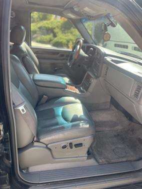 2003 Cadillac Escalade Base