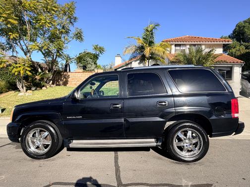 2003 Cadillac Escalade Base