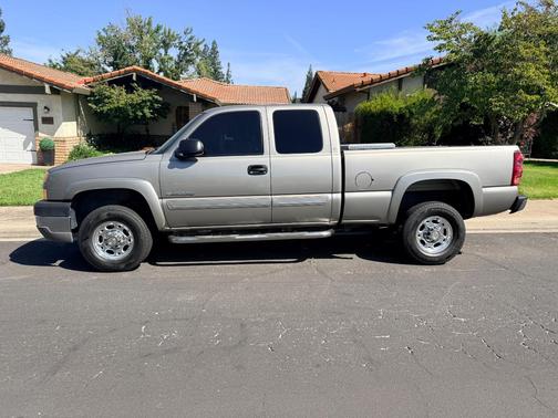 Gold 2003 Chevrolet Silverado 2500 LS H/D Extended Cab