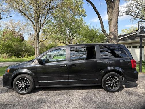Black 2016 Dodge Grand Caravan R/T