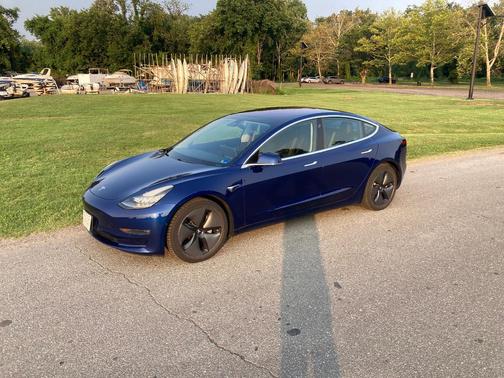 Blue 2019 Tesla Model 3 Long Range