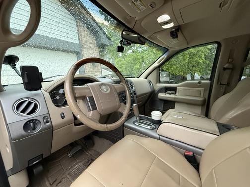 White 2007 Lincoln Mark LT Base