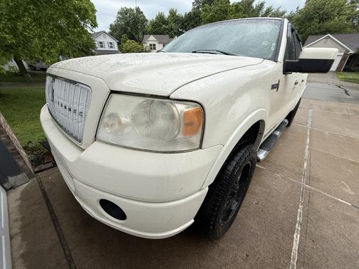 White 2007 Lincoln Mark LT Base