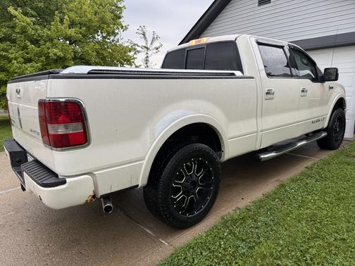 White 2007 Lincoln Mark LT Base
