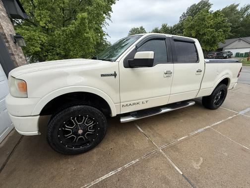 White 2007 Lincoln Mark LT Base
