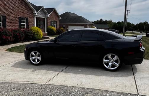 Black 2014 Dodge Charger R/T