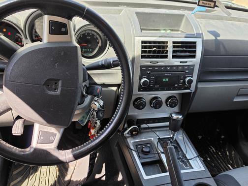Silver 2008 Dodge Nitro SLT