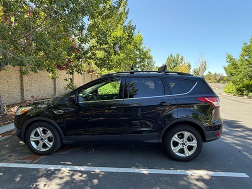 Black 2015 Ford Escape SE