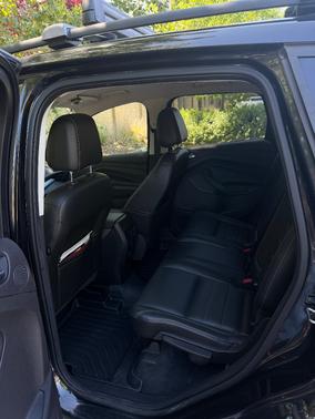 Black 2015 Ford Escape SE