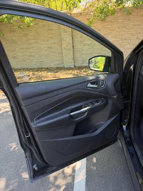 Black 2015 Ford Escape SE
