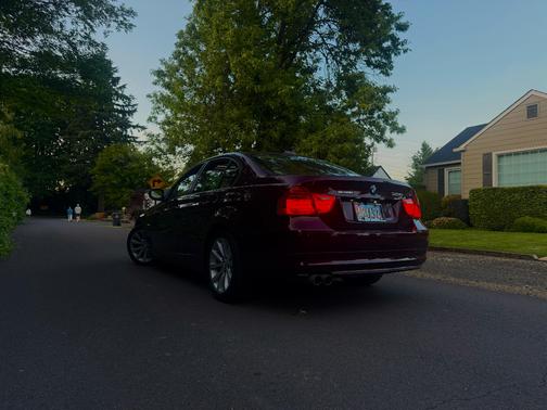 Red 2009 BMW 328 i