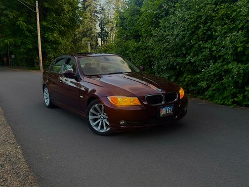 Red 2009 BMW 328 i