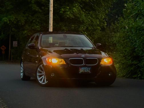 Red 2009 BMW 328 i