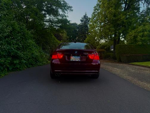 Red 2009 BMW 328 i