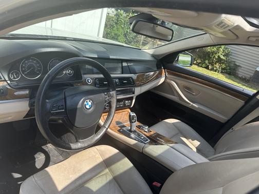 2011 BMW 528 i