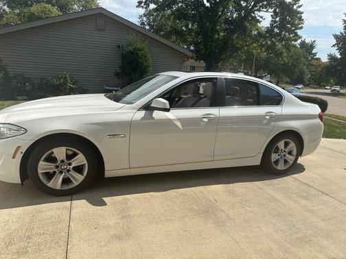 2011 BMW 528 i