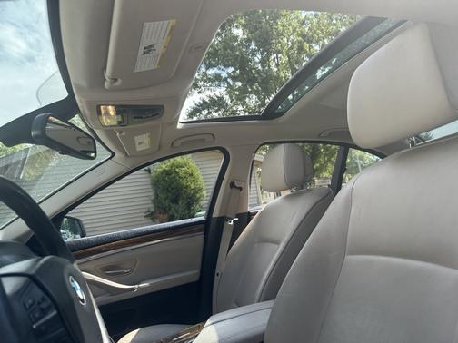 2011 BMW 528 i
